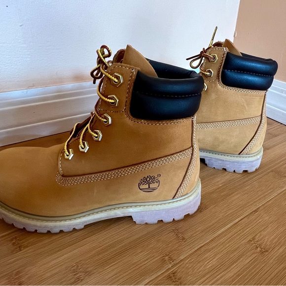 Very comfortable , worn once! - Picture 2 of 4